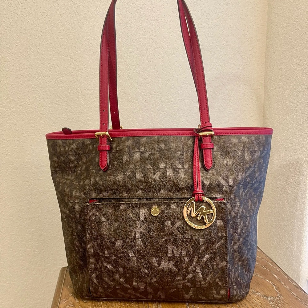 Michael Kors Signature Brown and Red Tote
Dimensions: 13”x10”x 5”.Strap drop 9”s